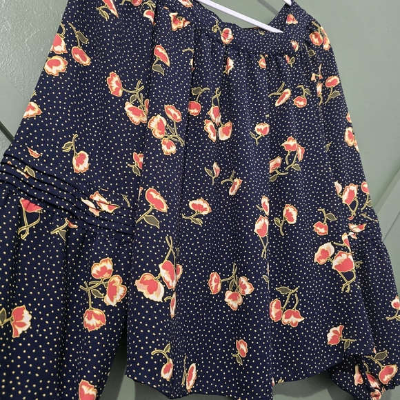 LC Lauren Conrad Medium Floral Navy Blouse - Picture 2 of 4